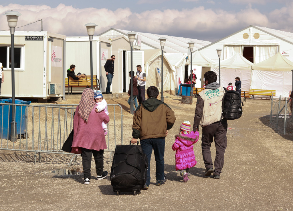 refugees at Greece-Macedonian border -- photo by Giselle Gonzales